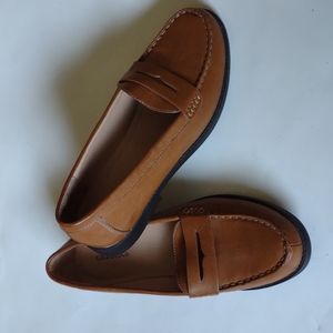 G.H. Bass & Co brown penny loafers, retro cute style!